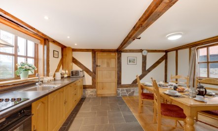 2 Bed in Y Drenewydd 4