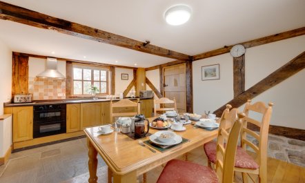 2 Bed in Y Drenewydd 5