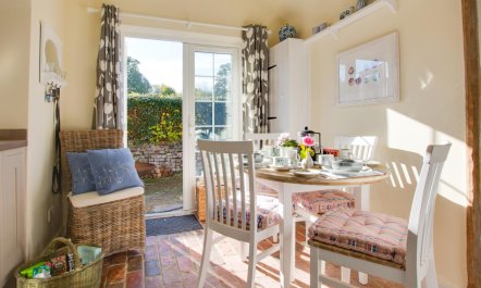 2 Bed in Peasmarsh 1