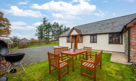 2 Bed in Y Drenewydd