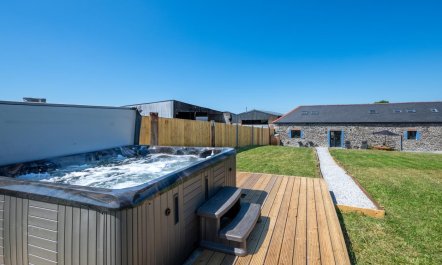 4 Bed in Aberystwyth 1