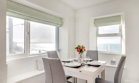 2 Bed in Porthleven 3