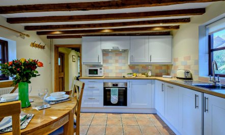 2 Bed in Hemblington 4