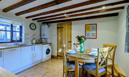 2 Bed in Hemblington 6