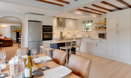 3 Bed in Aberystwyth 1