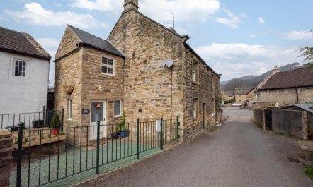 3 Bed in Hope Valley 1