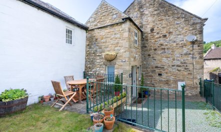 3 Bed in Hope Valley 2