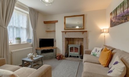 3 Bed in Hope Valley 3