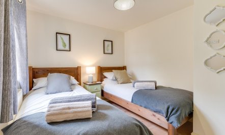 3 Bed in Hope Valley 6