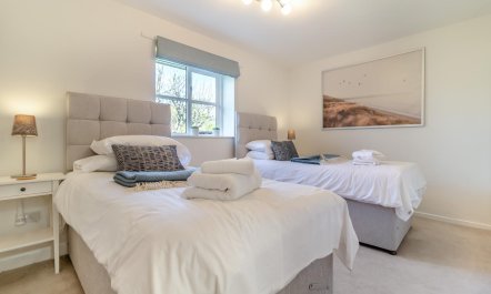 2 Bed in Langham 6