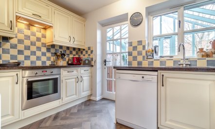 2 Bed in Langham 2