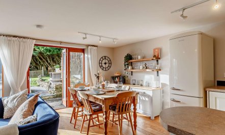 3 Bed in Polbathic 4