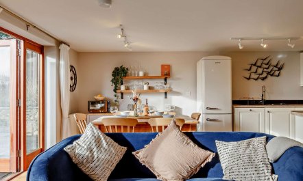 3 Bed in Polbathic 3