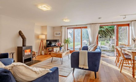 3 Bed in Polbathic 2