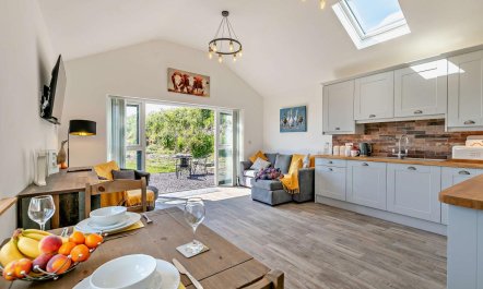 1 Bed in Porthcothan Bay 1