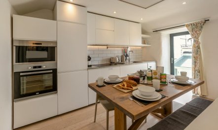 2 Bed in Porthleven 6