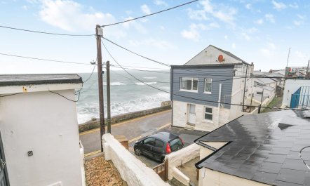 2 Bed in Porthleven 5