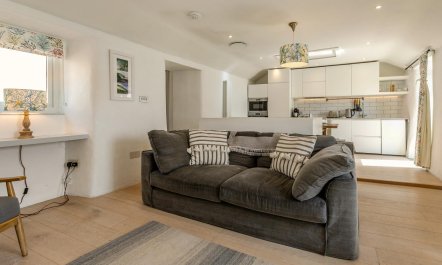 2 Bed in Porthleven 5