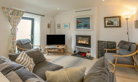 2 Bed in Porthleven 3