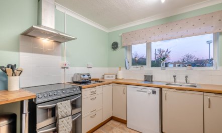 2 Bed in Holt 9