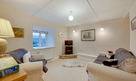 3 Bed in Thornton Rust 6