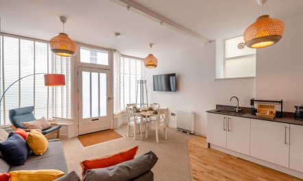 2 Bed in Dartmouth 1