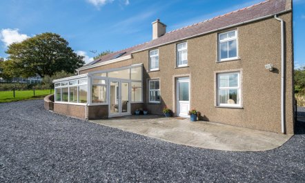 5 Bed in Pwllheli