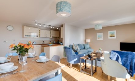 2 Bed in Praa Sands 4