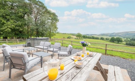 5 Bed in Llandovery 2