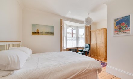 3 Bed in Brighton 5
