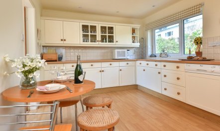 3 Bed in Llanbedrog 2