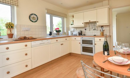 3 Bed in Llanbedrog 3