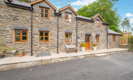 3 Bed in Aberaeron 1