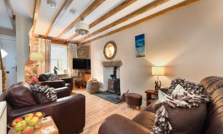 3 Bed in Llanbedrog 1