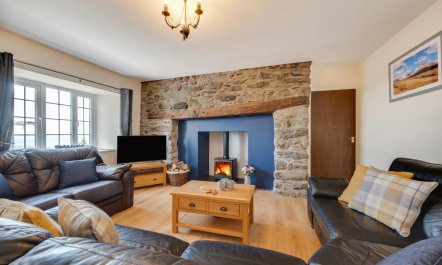 3 Bed in Llanllechid 2