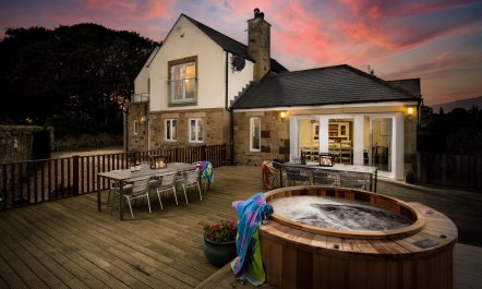 5 Bed in North Sunderland