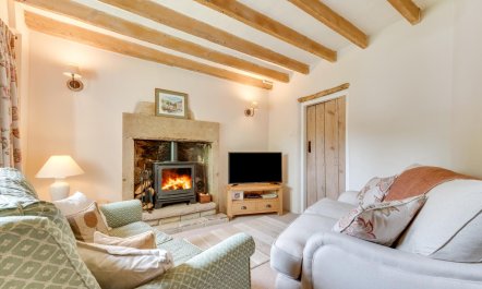 2 Bed in Middleton-by-Youlgrave 1