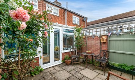 2 Bed in Woodbridge 4