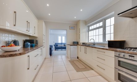 4 Bed in Mumbles 4