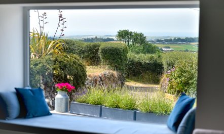 4 Bed in Llaniestyn 2