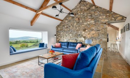 4 Bed in Llaniestyn 6