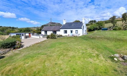 4 Bed in Llaniestyn 4