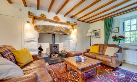 4 Bed in Garndolbenmaen 2