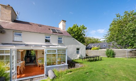 4 Bed in Garndolbenmaen 8