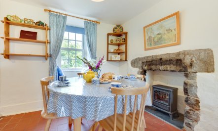 4 Bed in Garndolbenmaen 4