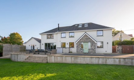 8 Bed in Llanrhidian