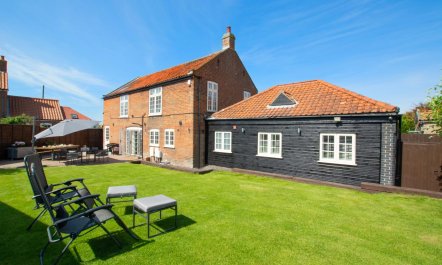 8 Bed in Bacton 0