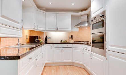 2 Bed in Carlyon Bay 6