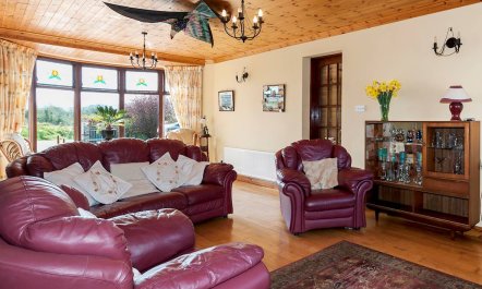 3 Bed in Riverstown 2