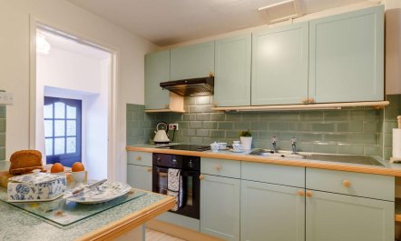 2 Bed in Two Waters Foot 7